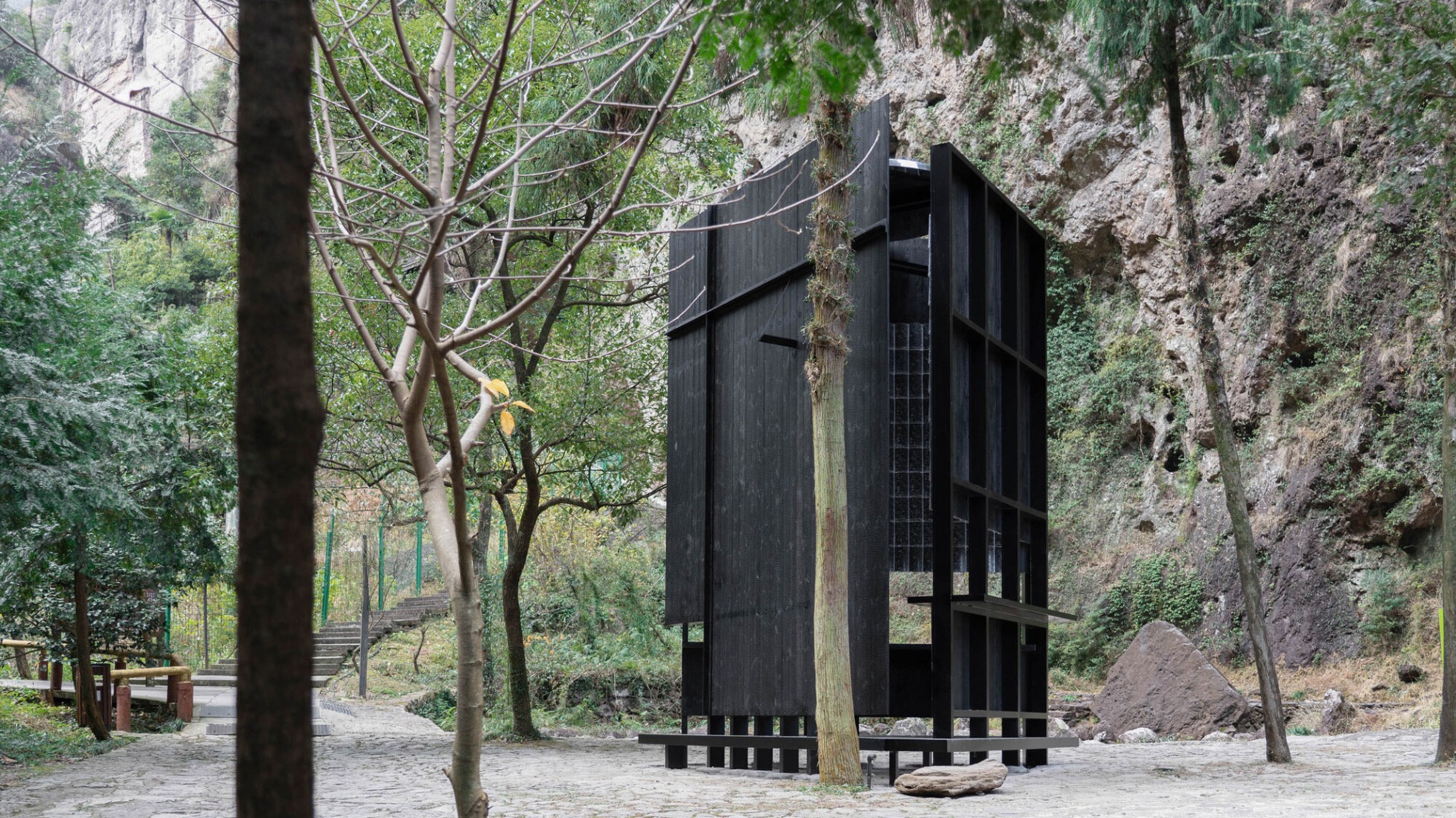Drop-Stop Pavilion by aptdotapt. Photograph by aptdotapt.