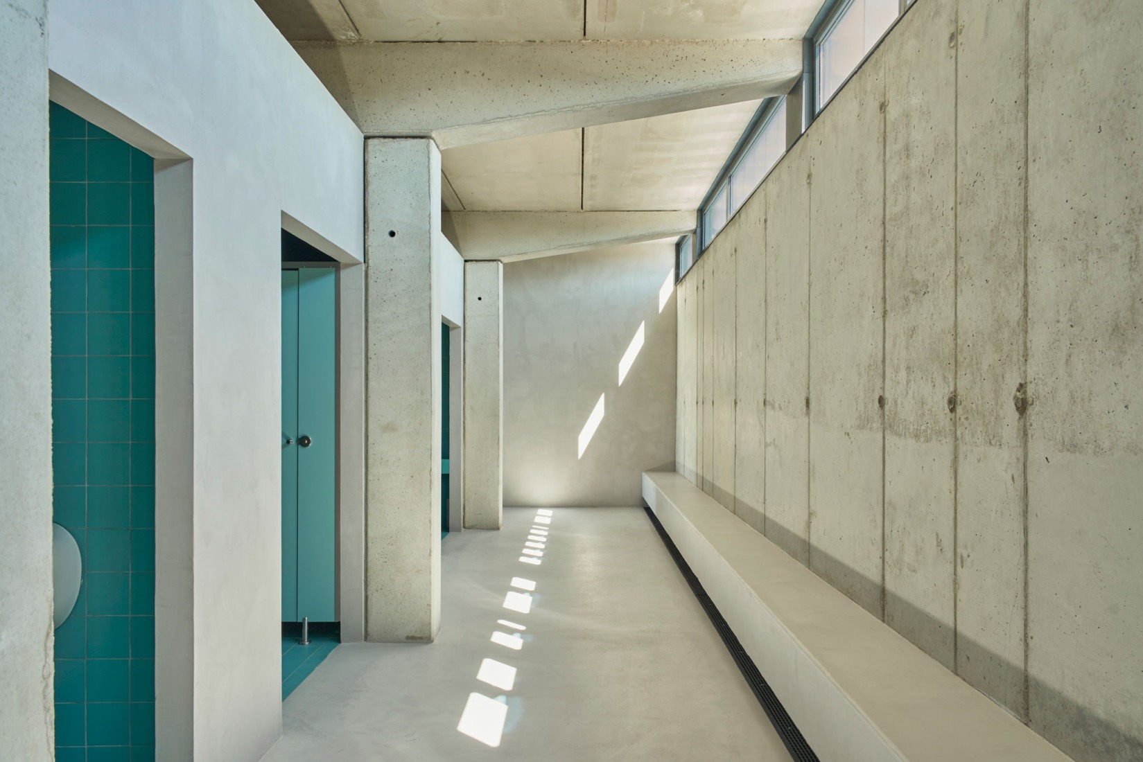Public swimming pools by BOV estudio. Photography by Javier Bravo.