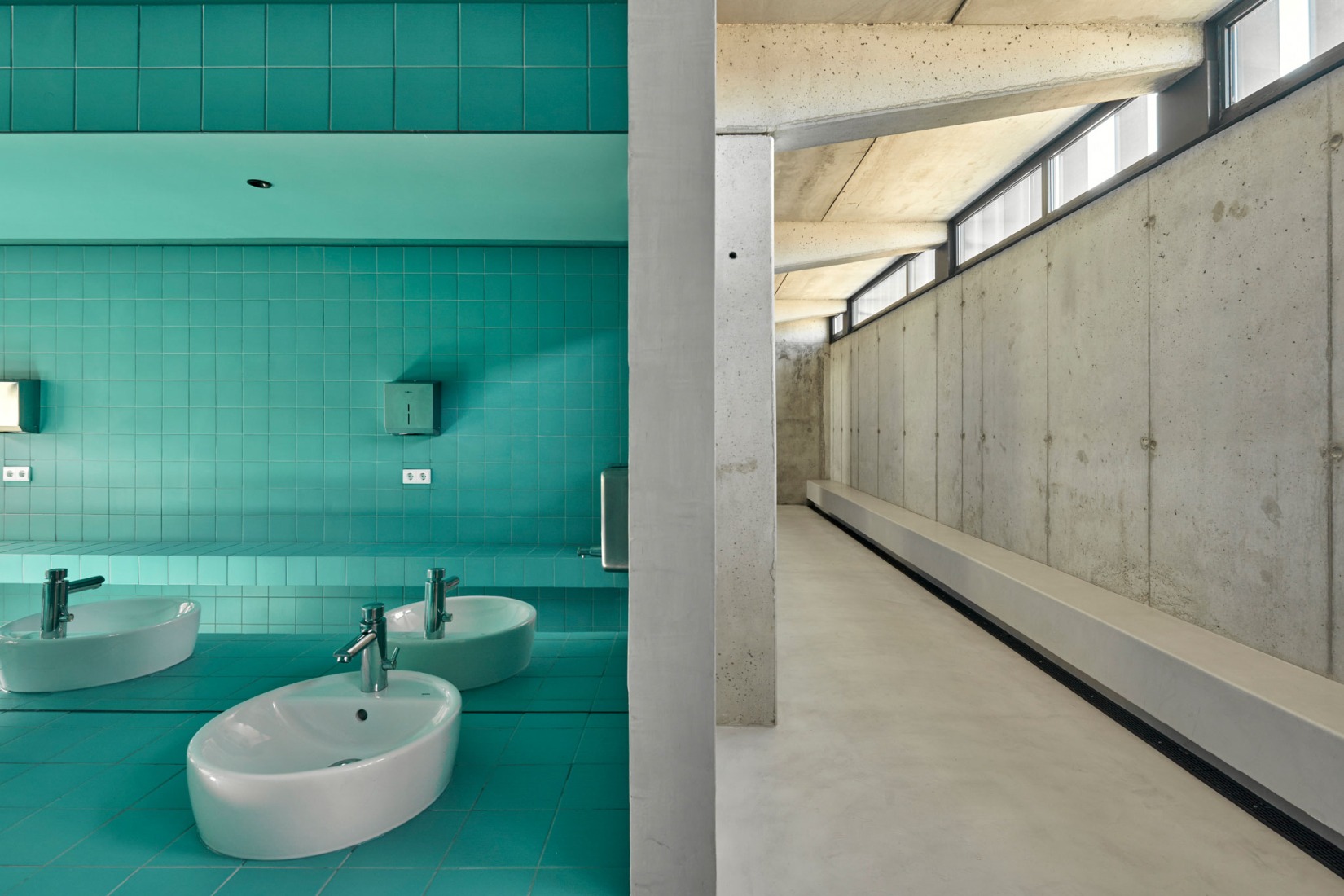Public swimming pools by BOV estudio. Photography by Javier Bravo.