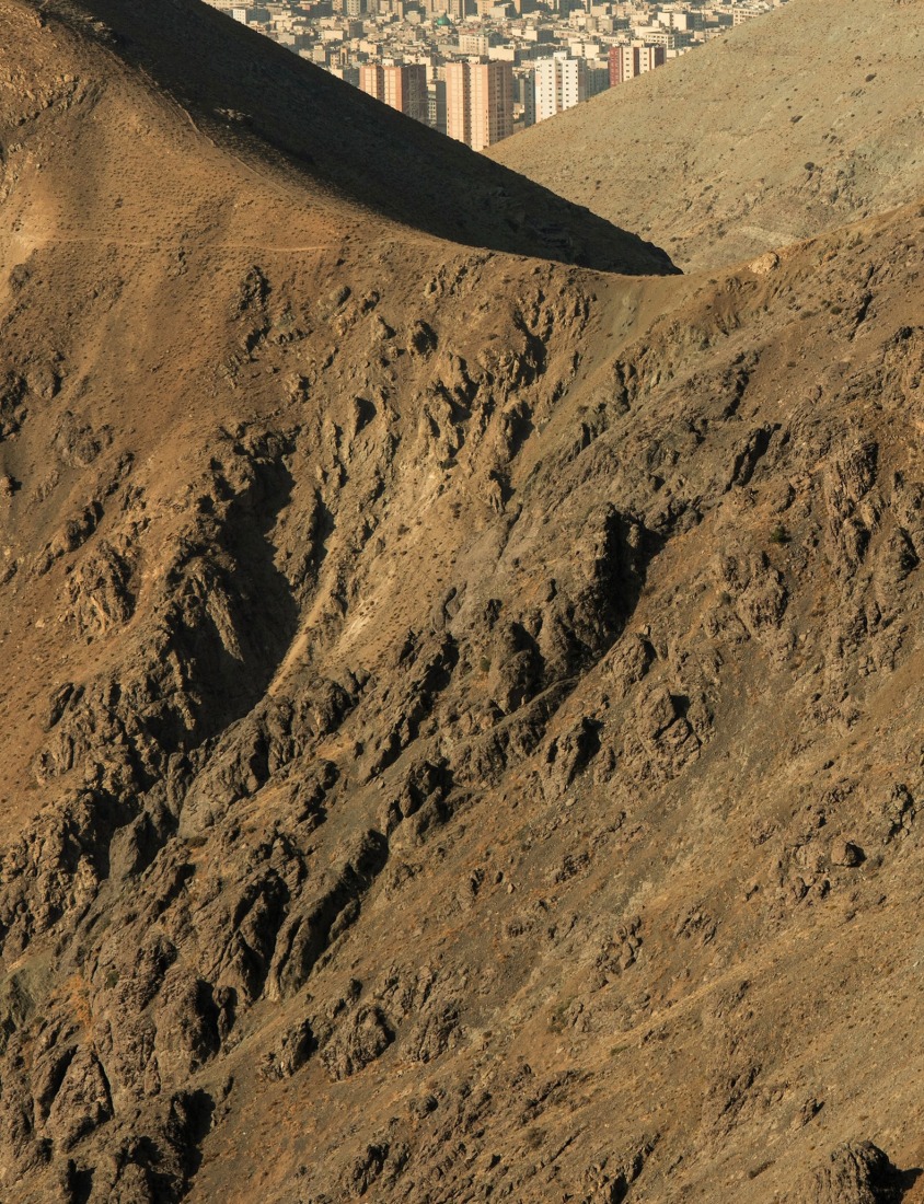 «Living with the Rock» por Manuel Alvarez Diestro. Fotografía por Manuel Alvarez Diestro.