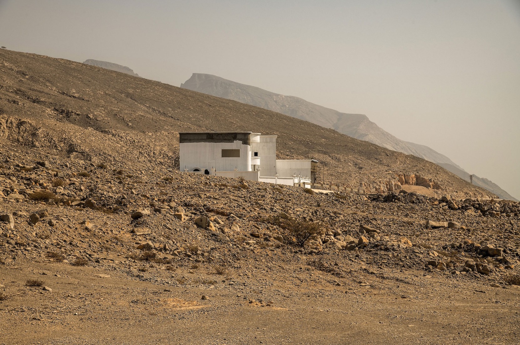 «Living with the Rock» por Manuel Alvarez Diestro. Fotografía por Manuel Alvarez Diestro.