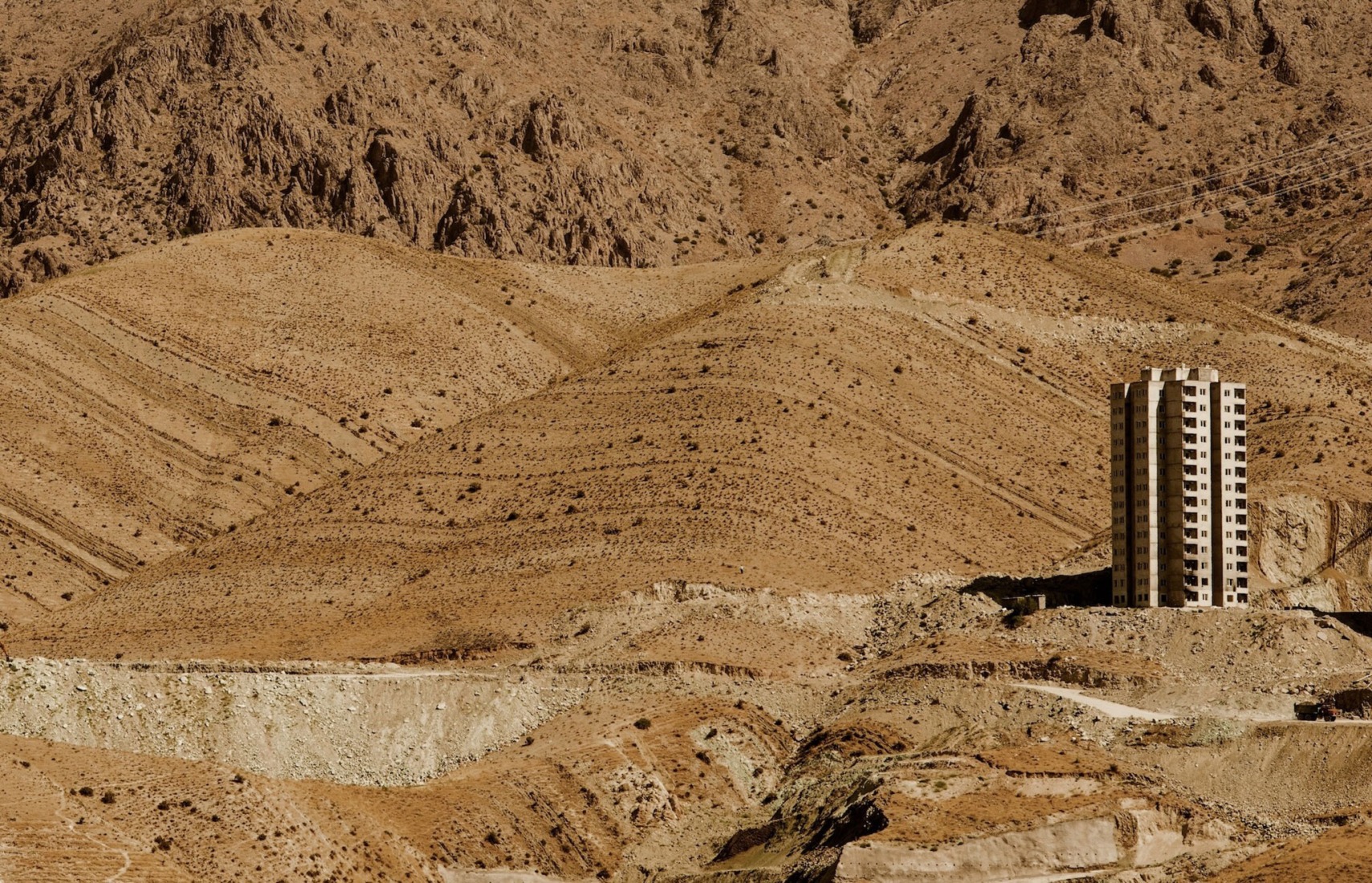 «Living with the Rock» por Manuel Alvarez Diestro. Fotografía por Manuel Alvarez Diestro.