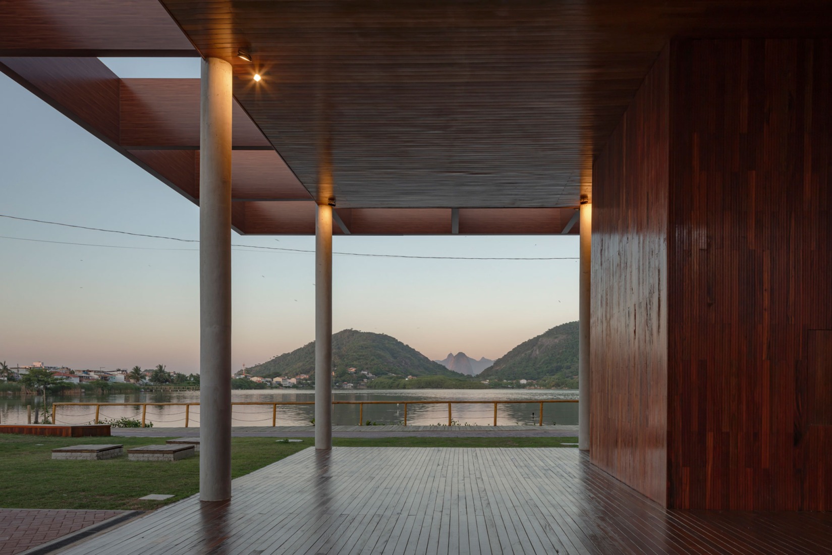 Eco-Museum y el parque Orla Piratininga por KAAN Architects. Fotografía por Sebastian van Damme.