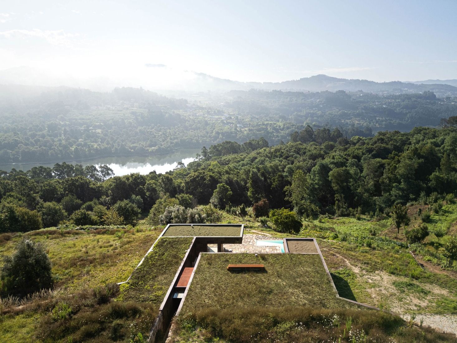 «Casa da Levada» por Tsou Arquitectos. Fotografía por Ivo Tavares Studio.