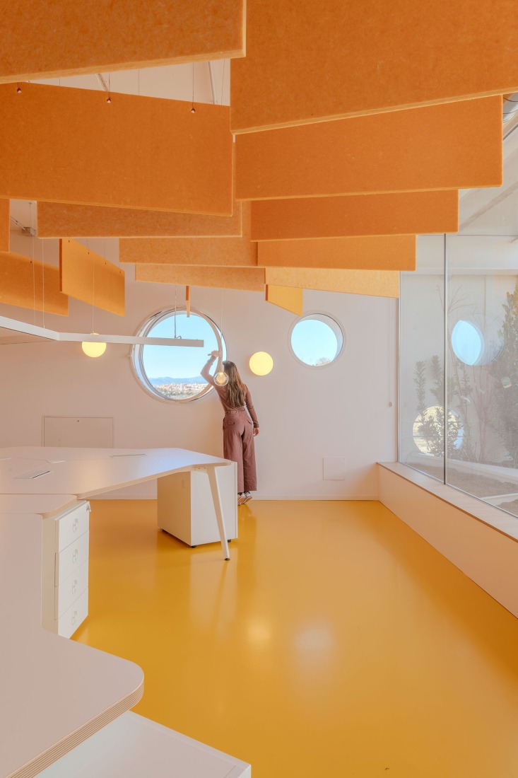 Frutas Eloy Headquarters by Picado de Blas Arquitectos. Photograph by Alberto Amores.