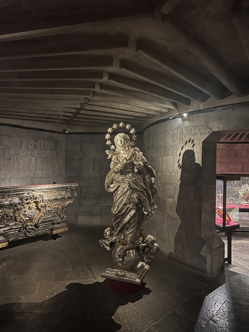 San Lorenzo Treasure Museum by Franco Albini. Photograph by José Juan Barba.