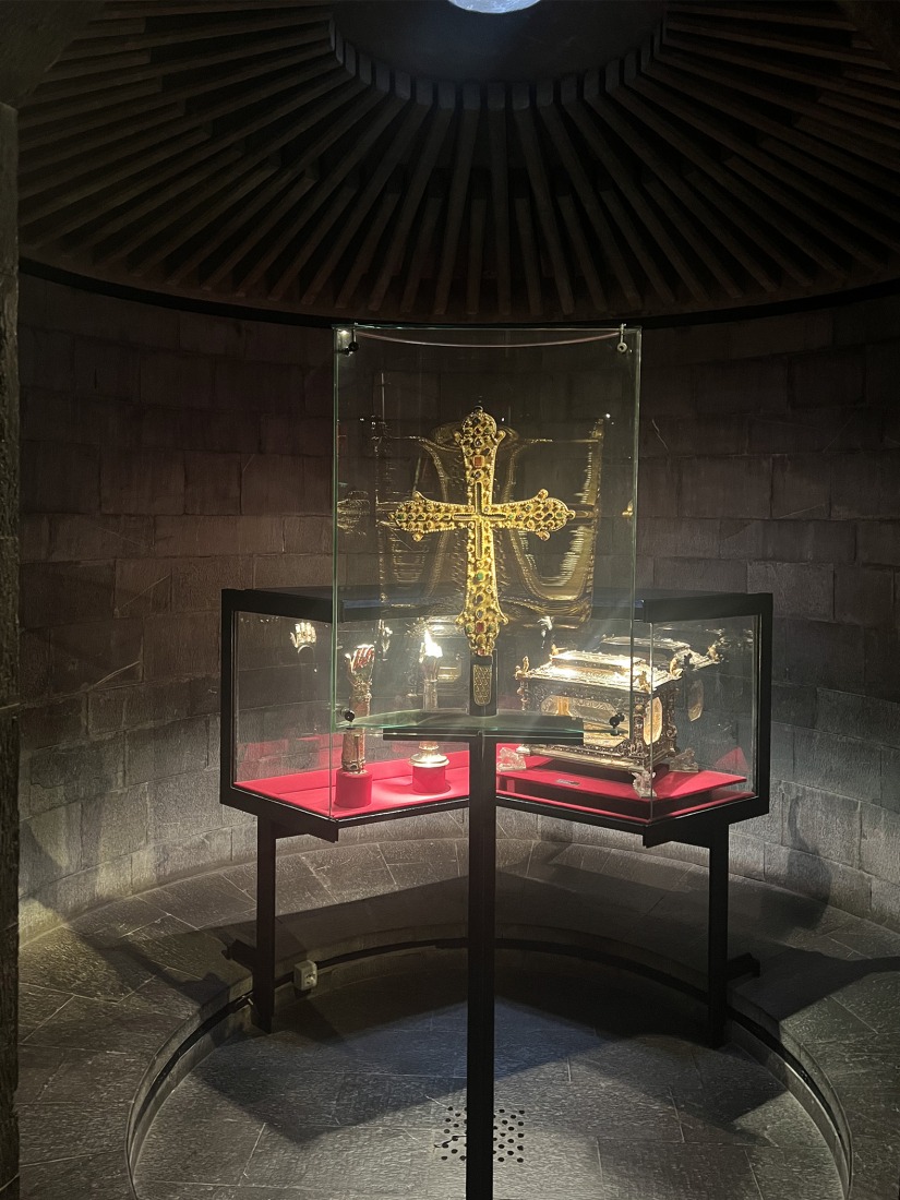 San Lorenzo Treasure Museum by Franco Albini. Photograph by José Juan Barba.