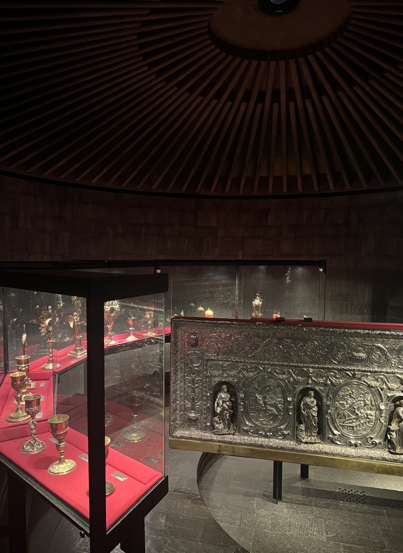 San Lorenzo Treasure Museum by Franco Albini. Photograph by José Juan Barba.