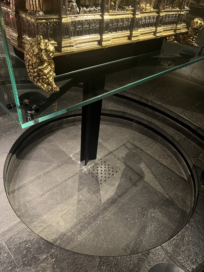San Lorenzo Treasure Museum by Franco Albini. Photograph by José Juan Barba.