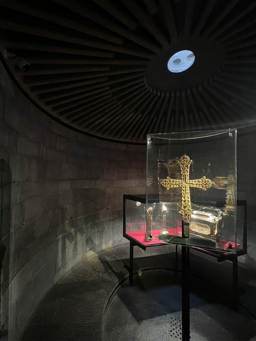 San Lorenzo Treasure Museum by Franco Albini. Photograph by José Juan Barba.