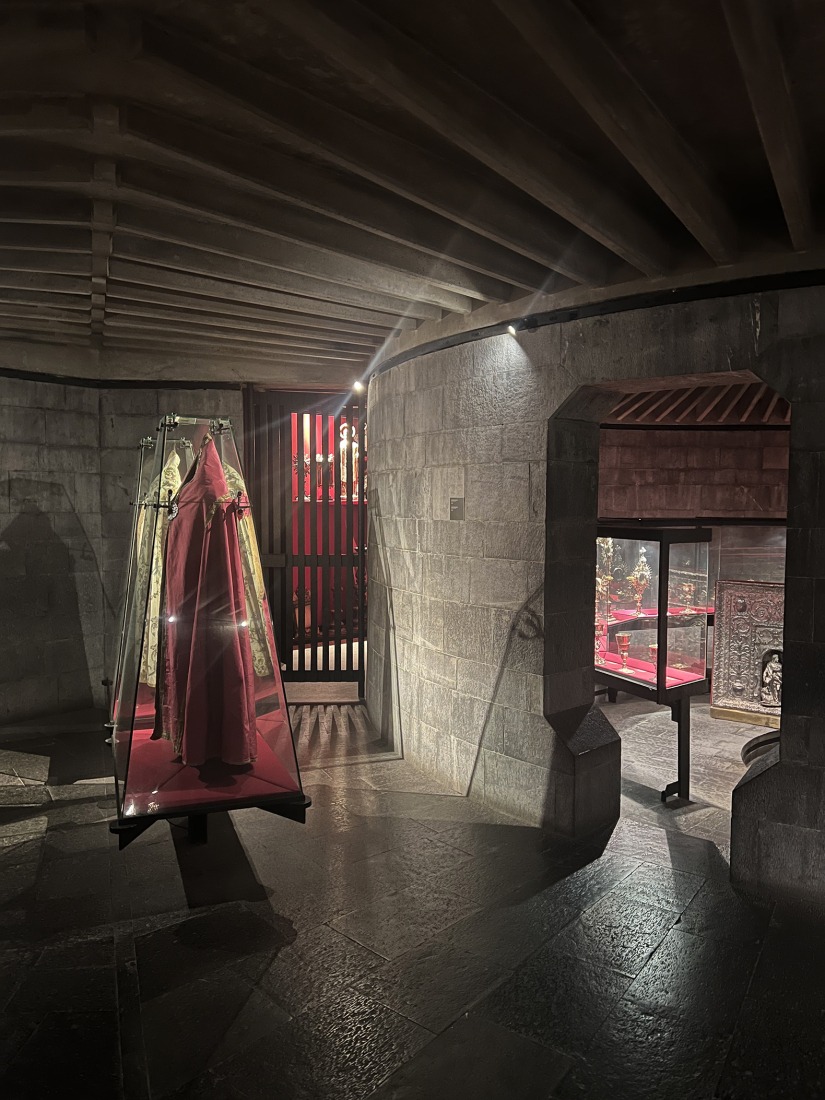San Lorenzo Treasure Museum by Franco Albini. Photograph by José Juan Barba.