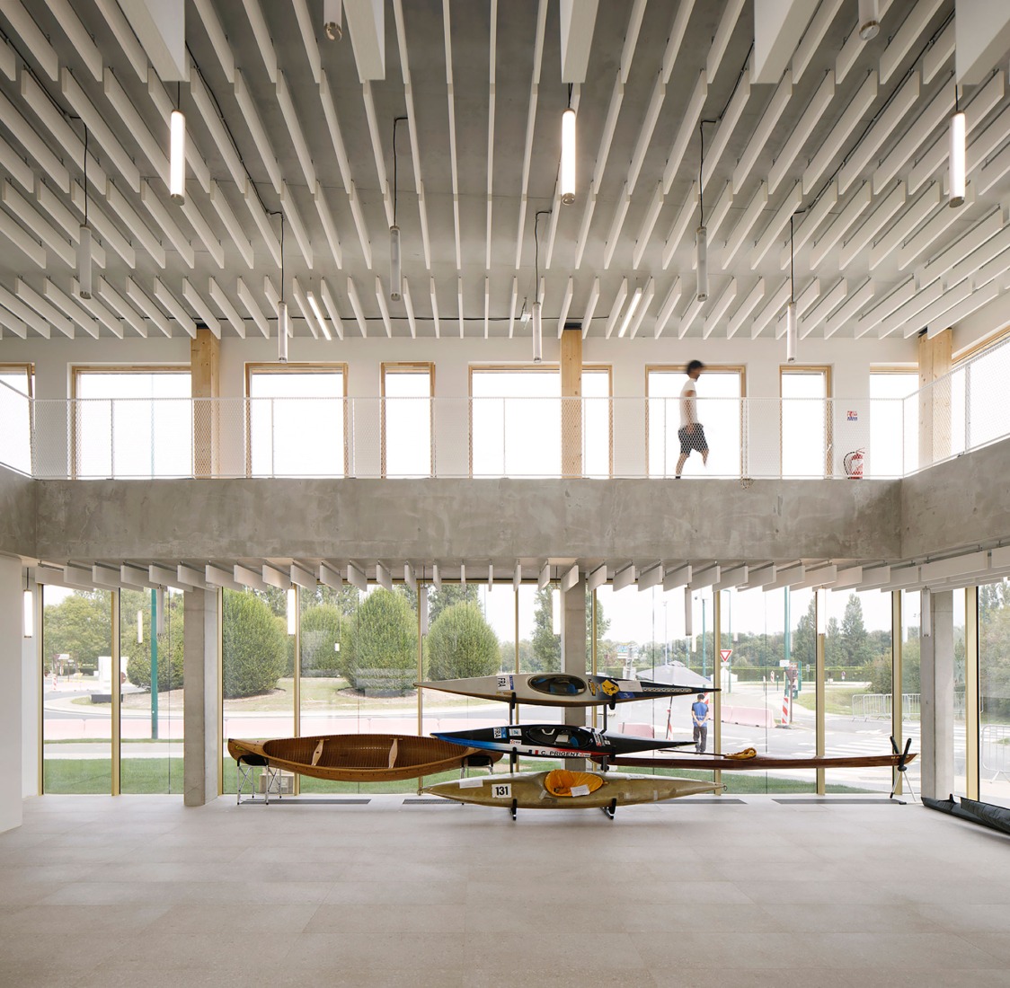 House of the French canoeing, kayak and paddle sports federation by Le Studio Sanna Baldé. Photograph by Clément Guillaume.