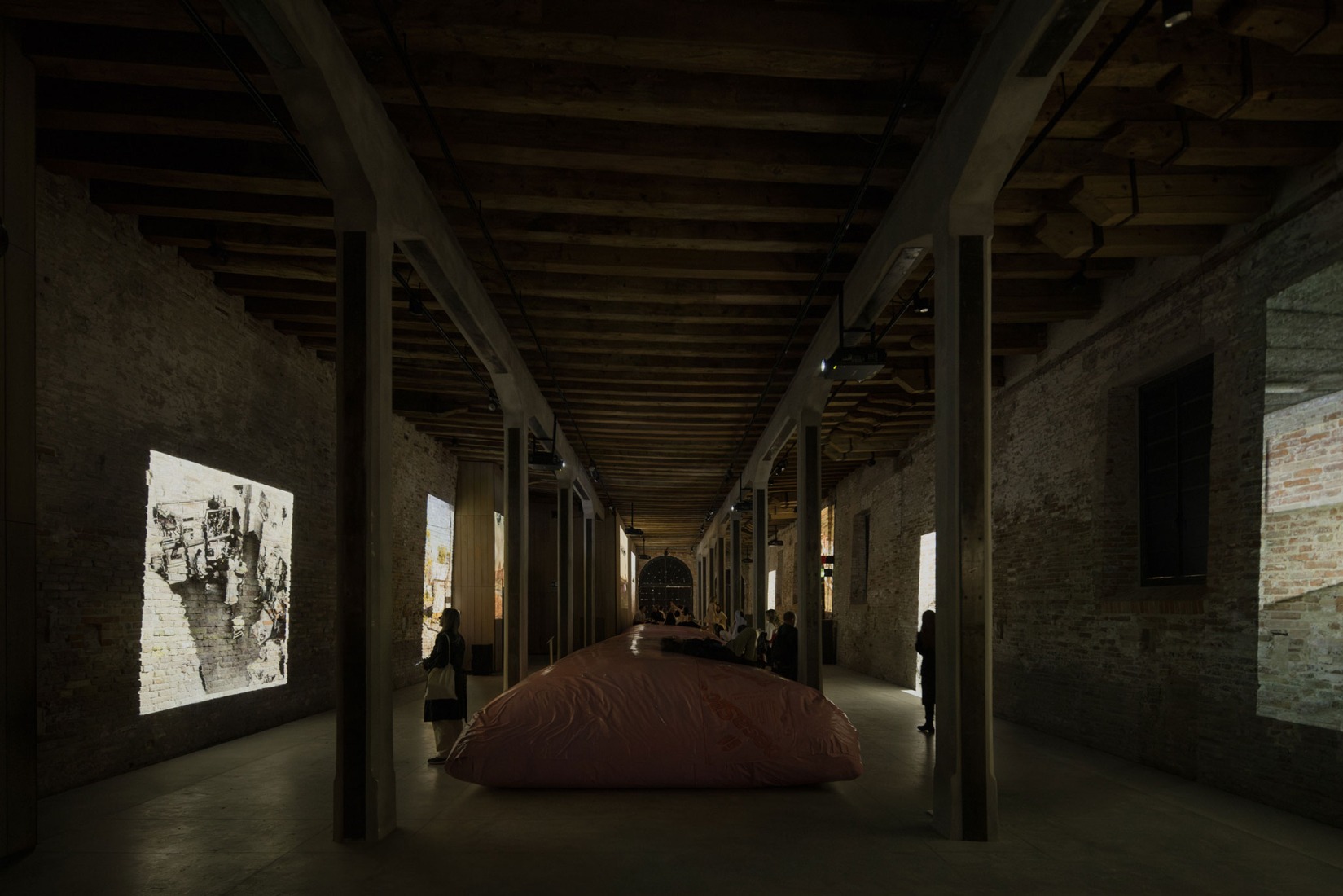 "Siestario" Argentine Pavilion by Juan Manuel Pachué and Marco Zampieron. Photograph by Federico Cairoli.