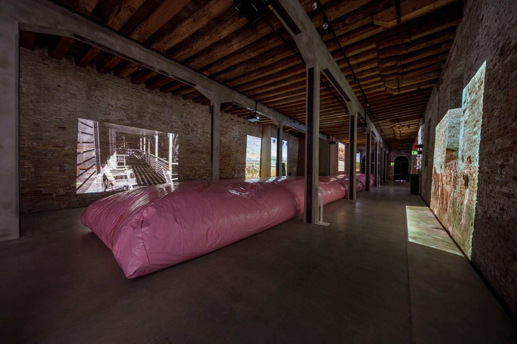 "Siestario" Argentine Pavilion by Juan Manuel Pachué and Marco Zampieron. Photograph by Andrea Avezzù. Courtesy by La Biennale di Venezia.