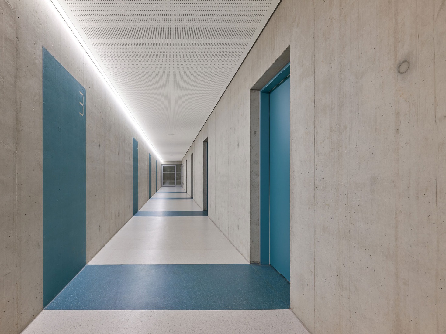 Three-pitch sports hall by Drei Architekten. Photograph by Zooey Braun.