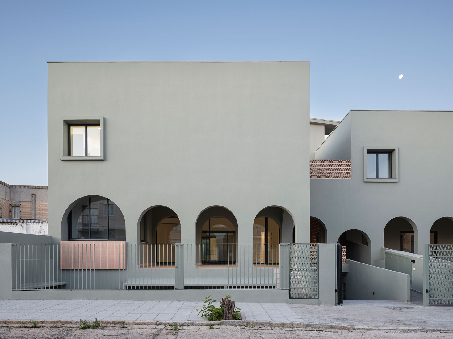 Four homes next to the Desembocadura by Estudio Curtidores. Photograph by Fernando Alda.