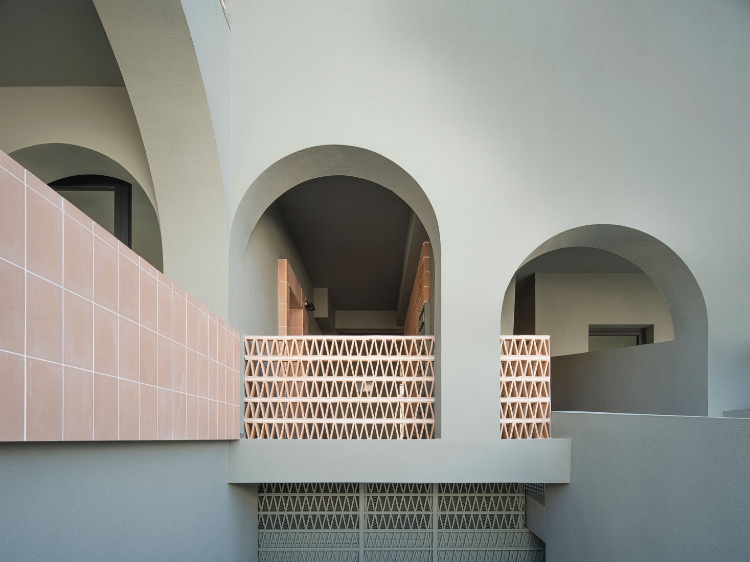 Four homes next to the Desembocadura by Estudio Curtidores. Photograph by Fernando Alda.