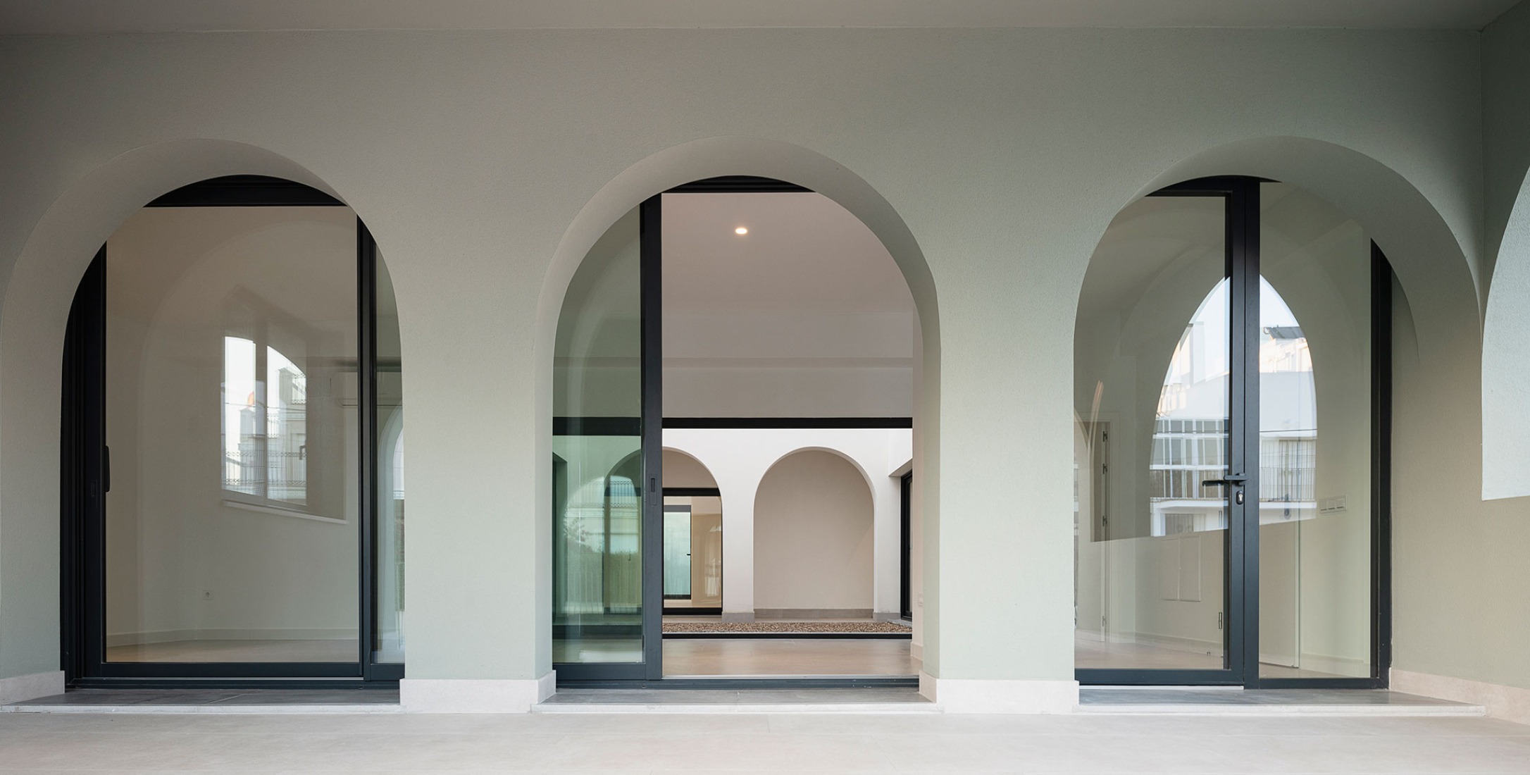 Four homes next to the Desembocadura by Estudio Curtidores. Photograph by Fernando Alda.