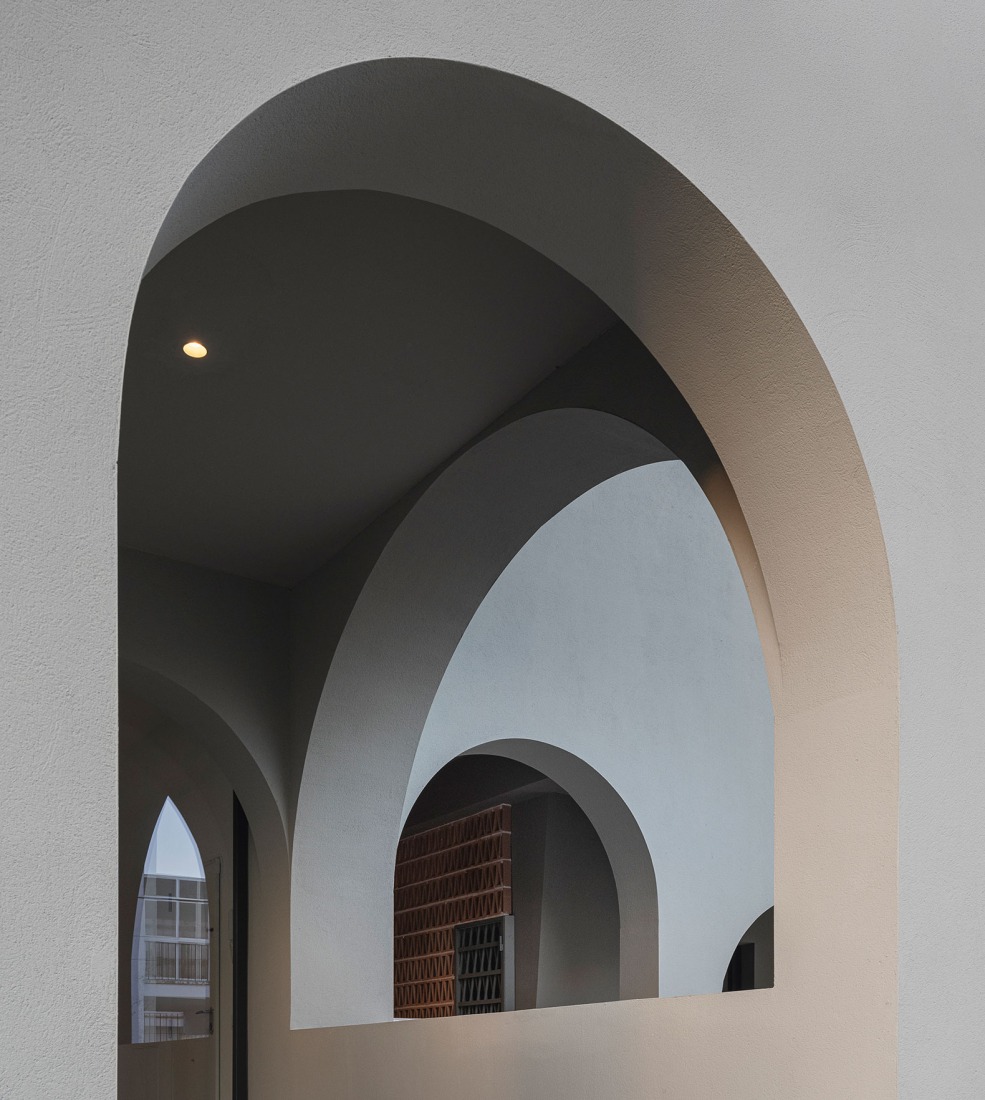 Four homes next to the Desembocadura by Estudio Curtidores. Photograph by Fernando Alda.