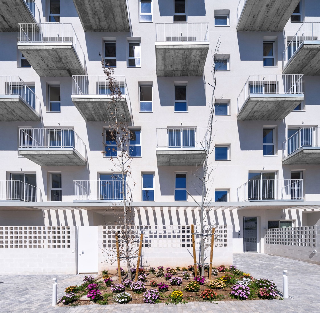171 Rental homes, common areas, and parking by MCEA. Photograph by David Frutos Fotografía de Arquitectura.
