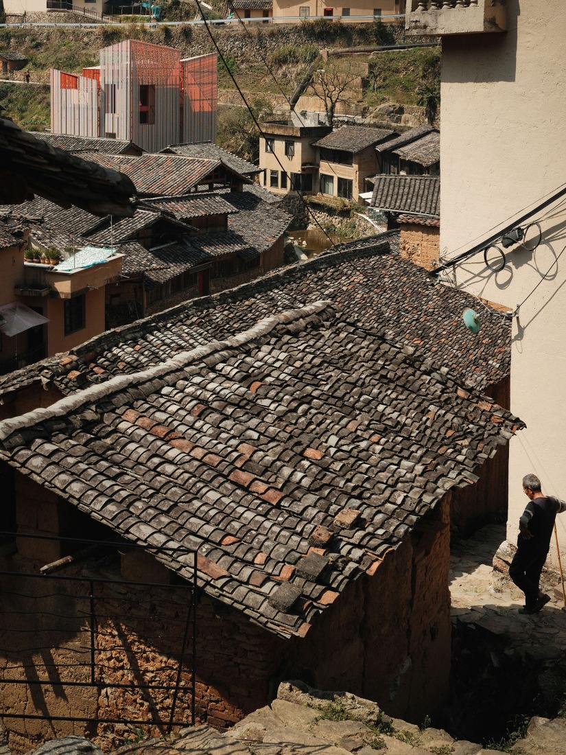 Z museum aspires to weave itself into both the environment and the daily lives of the locals. Songzhuang Z Museum by Team_BLDG. Photograph by Jonathan Leijonhufvud.
