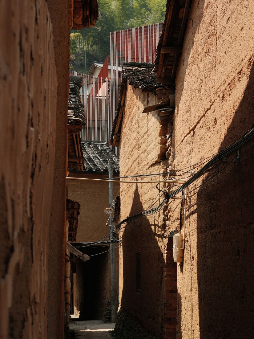 Z Museum seen In the age-old alleyways. Songzhuang Z Museum by Team_BLDG. Photograph by Jonathan Leijonhufvud.