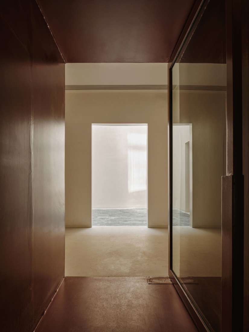 The progressive relationship from darkness to brightness among the three spaces. Songzhuang Z Museum by Team_BLDG. Photograph by Jonathan Leijonhufvud.
