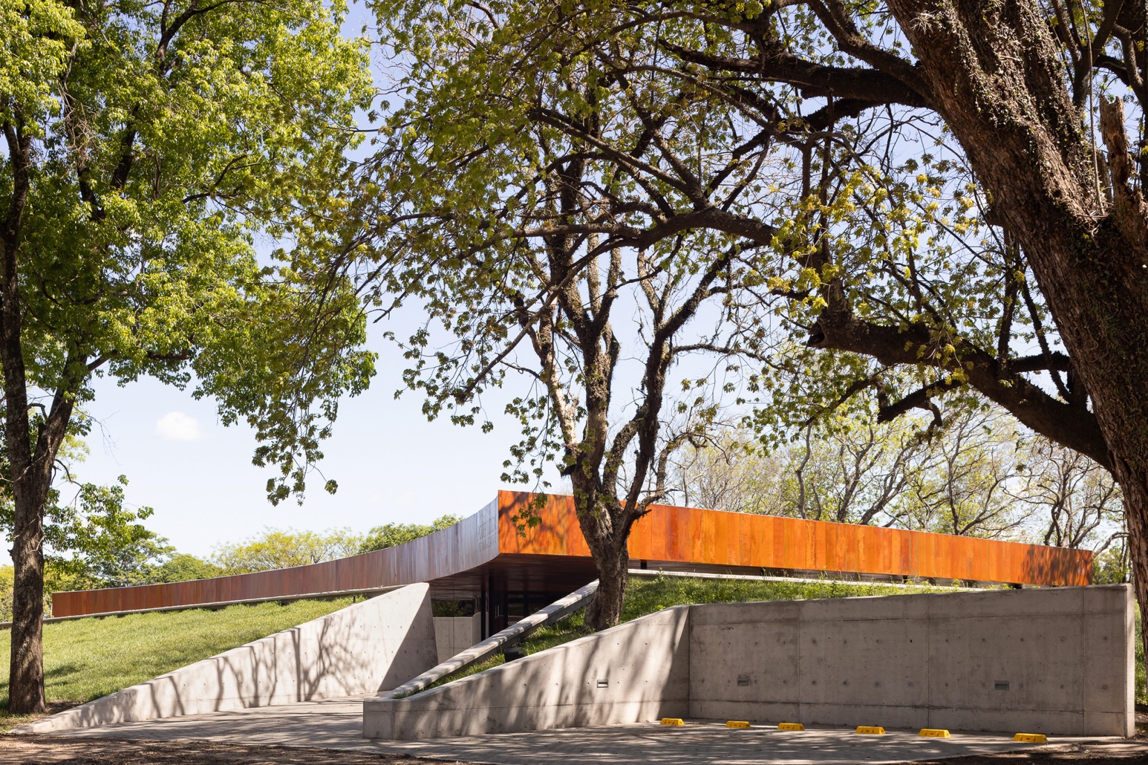 Judicial Morgue for the city of Vera. Photograph by Ramiro Sosa.