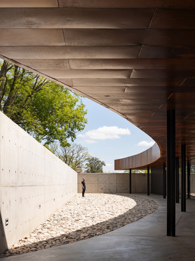 Judicial Morgue for the city of Vera. Photograph by Ramiro Sosa.