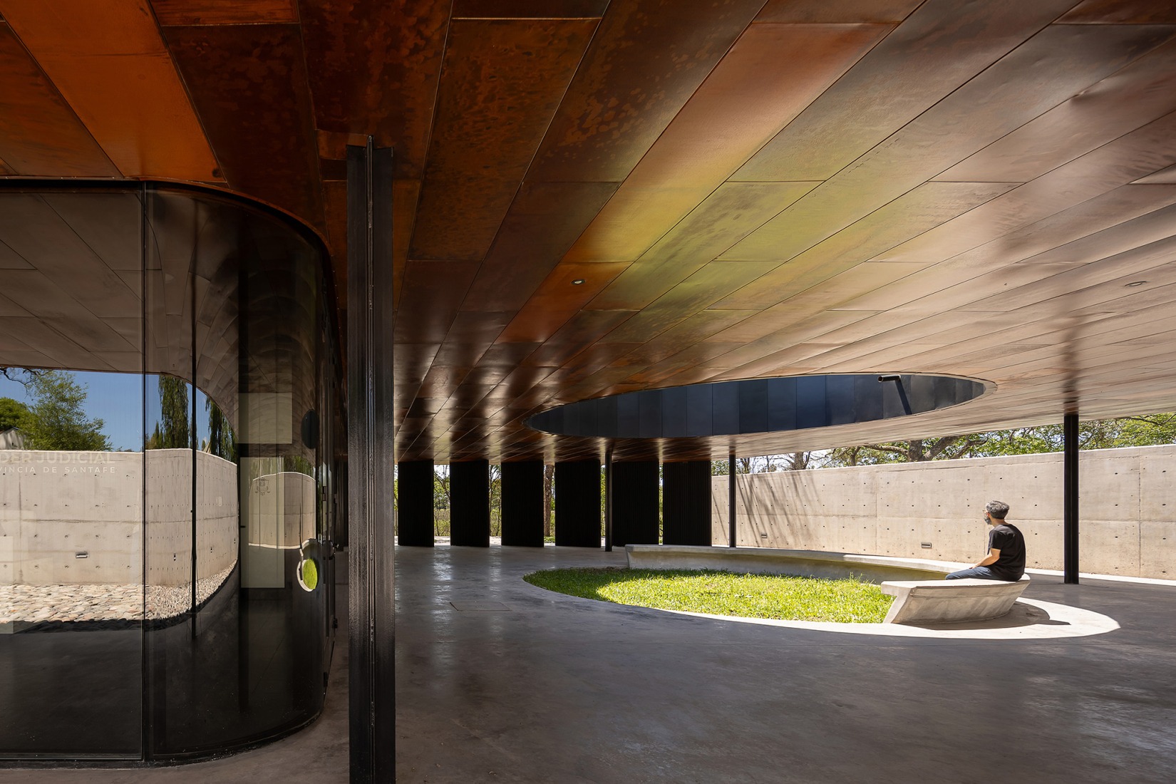 Judicial Morgue for the city of Vera. Photograph by Ramiro Sosa.