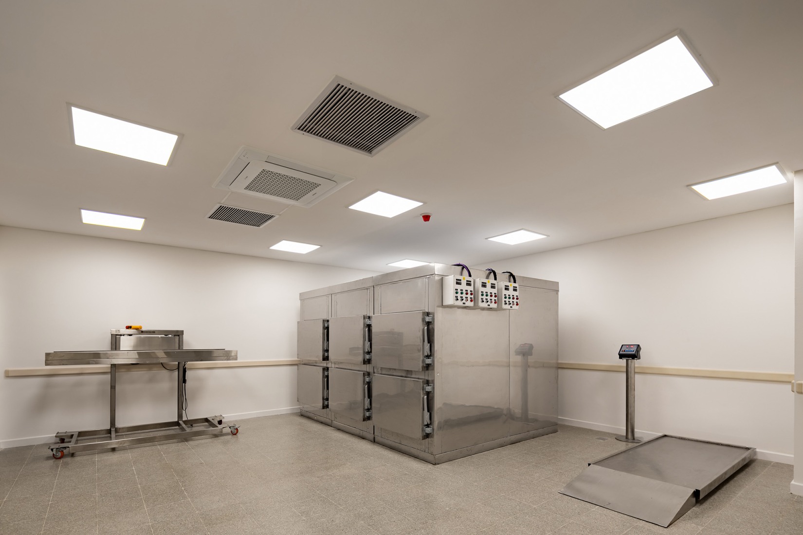 Judicial Morgue for the city of Vera. Photograph by Ramiro Sosa.