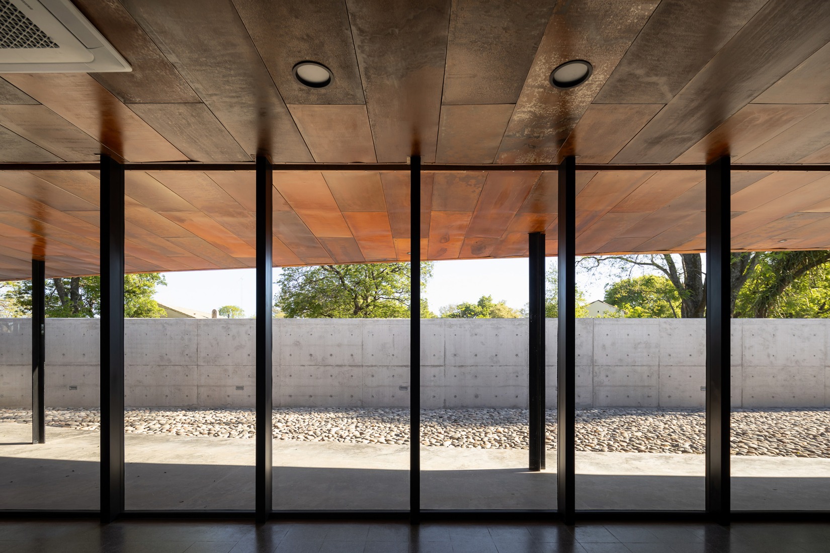 Judicial Morgue for the city of Vera. Photograph by Ramiro Sosa.