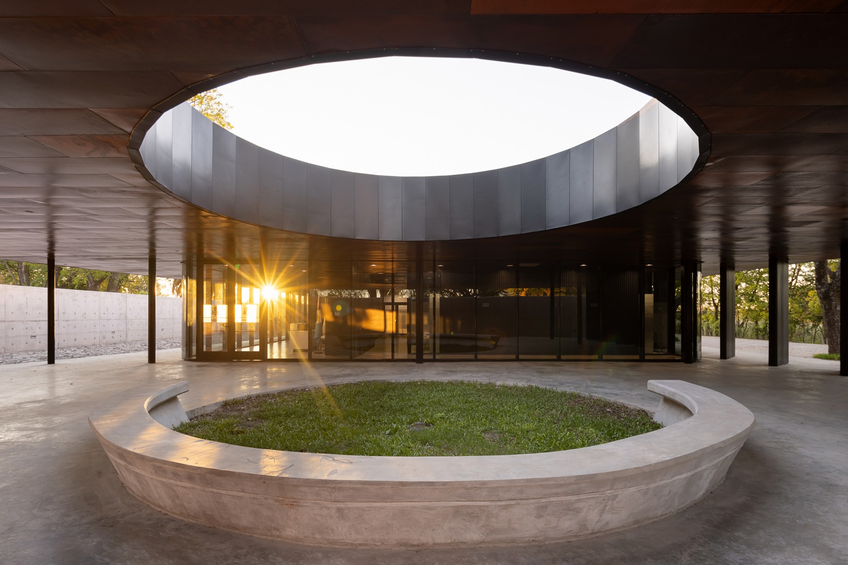 Judicial Morgue for the city of Vera. Photograph by Ramiro Sosa.