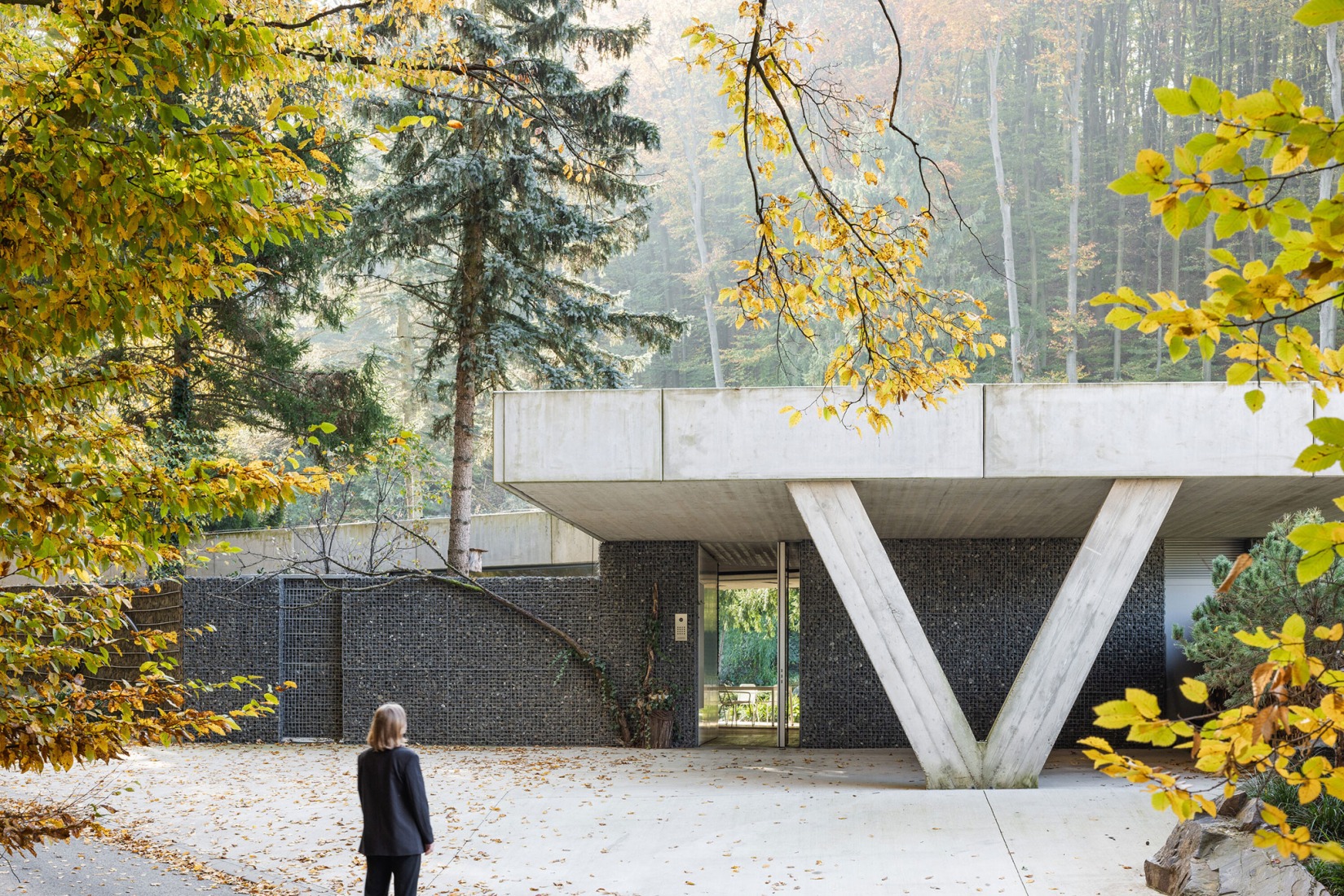 Casa Banánka por Paulíny Hovorka Architects. Fotografía por Matej Hakár.