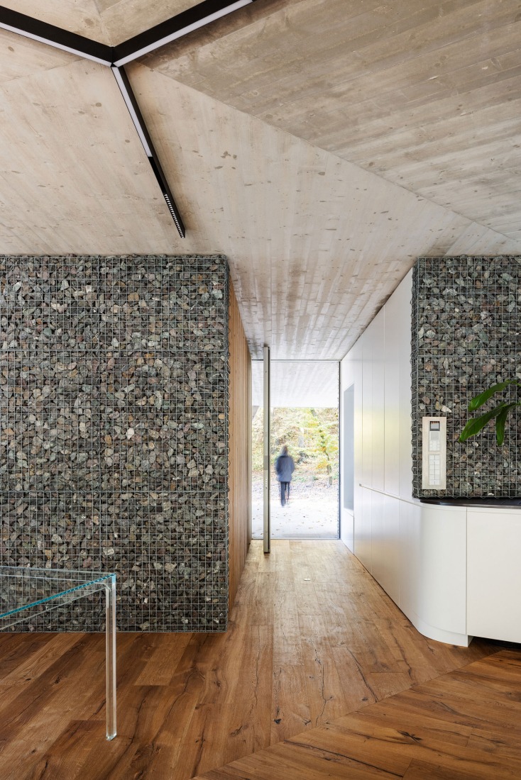 Casa Banánka por Paulíny Hovorka Architects. Fotografía por Matej Hakár.