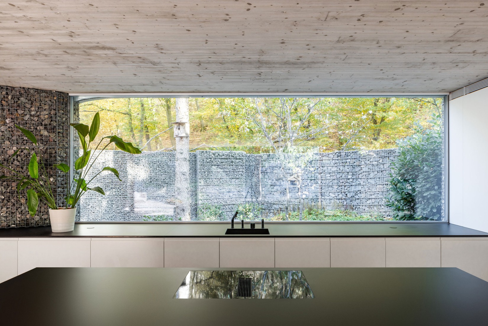 Casa Banánka por Paulíny Hovorka Architects. Fotografía por Matej Hakár.