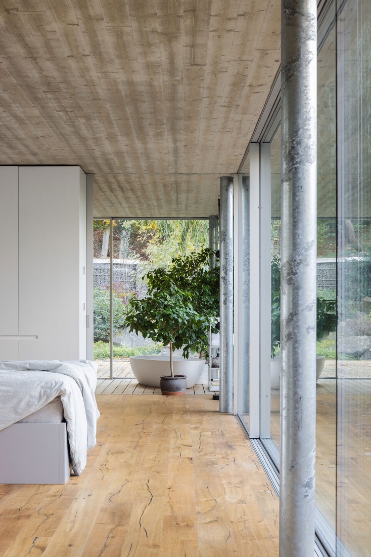 Casa Banánka por Paulíny Hovorka Architects. Fotografía por Matej Hakár.