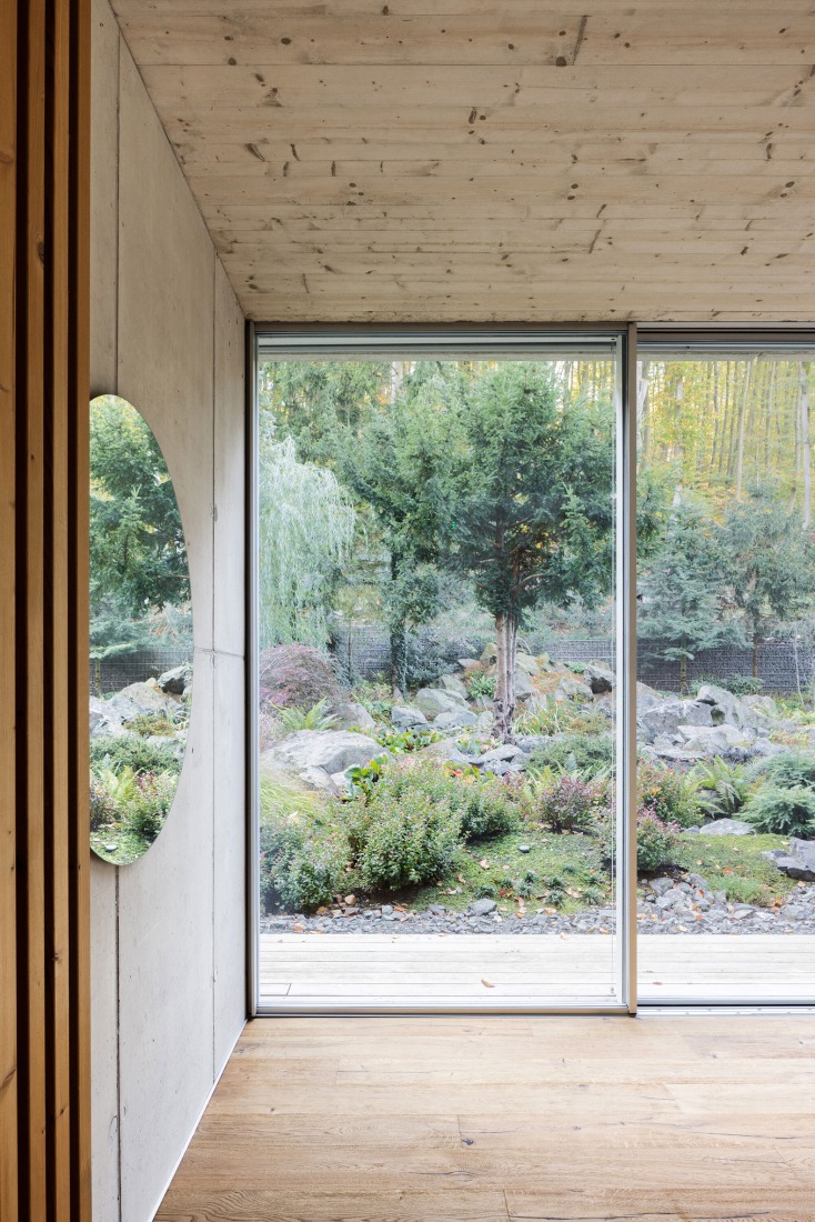 Casa Banánka por Paulíny Hovorka Architects. Fotografía por Matej Hakár.