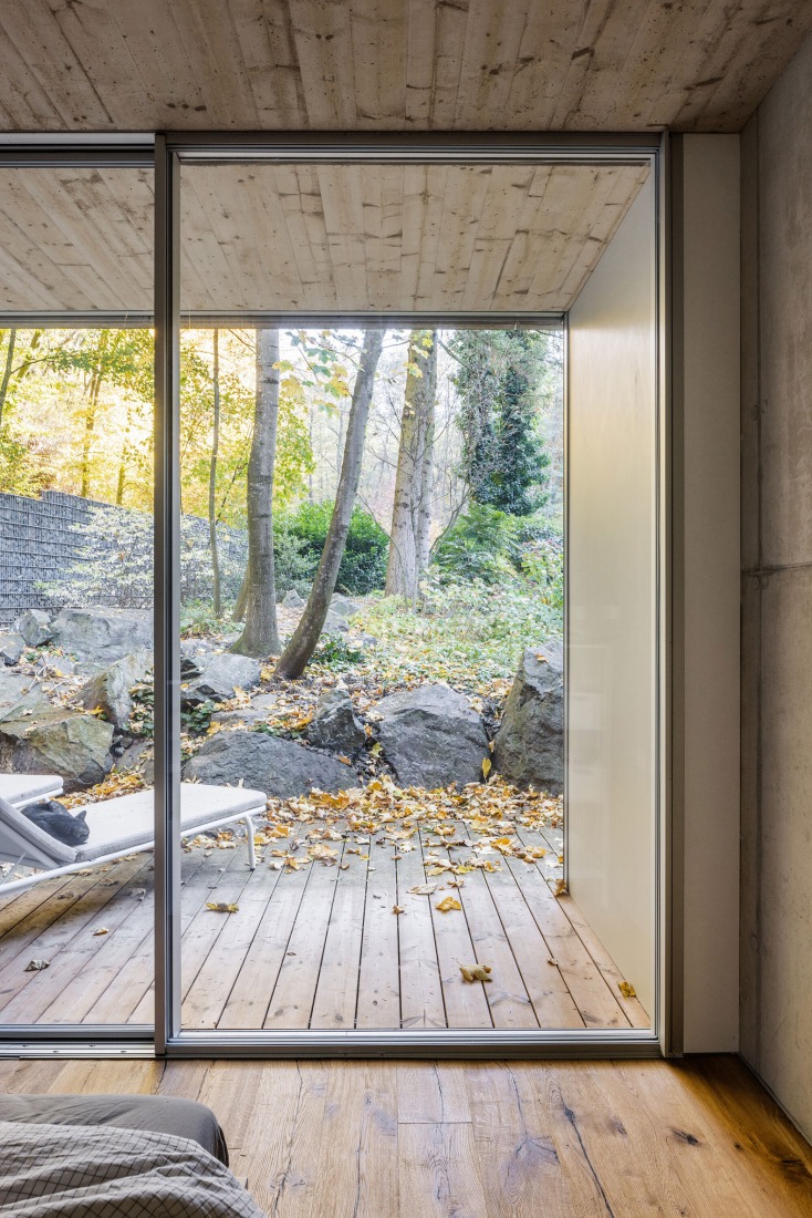 Casa Banánka por Paulíny Hovorka Architects. Fotografía por Matej Hakár.