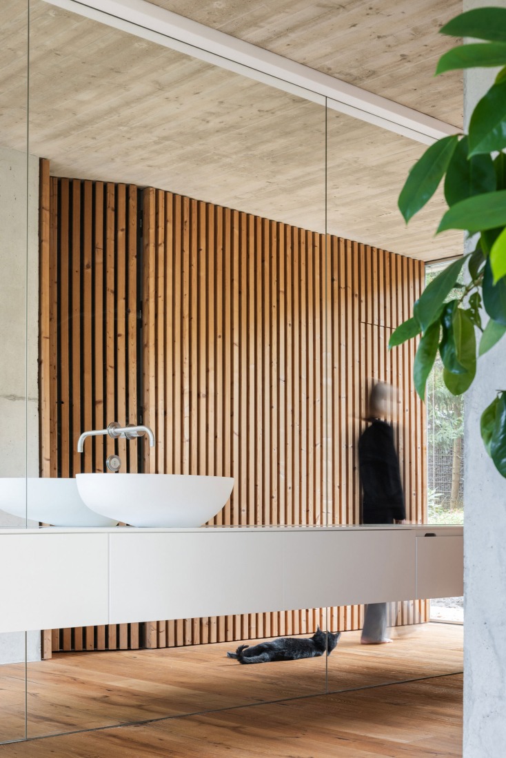Casa Banánka por Paulíny Hovorka Architects. Fotografía por Matej Hakár.
