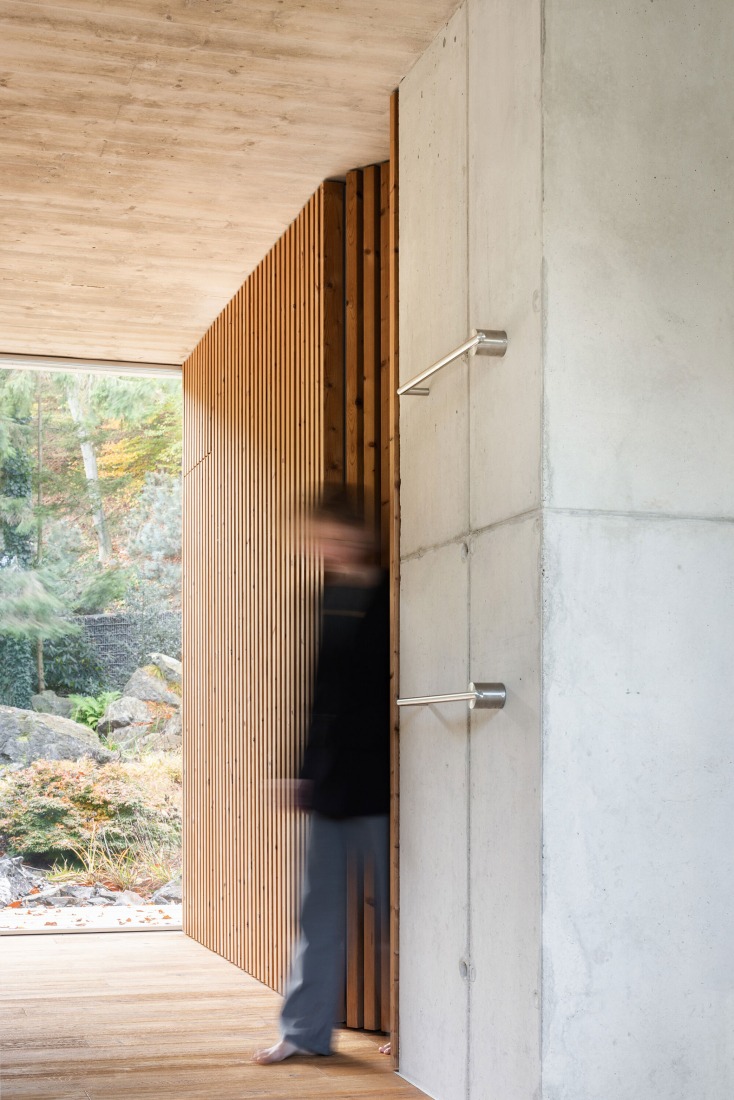 Casa Banánka por Paulíny Hovorka Architects. Fotografía por Matej Hakár.
