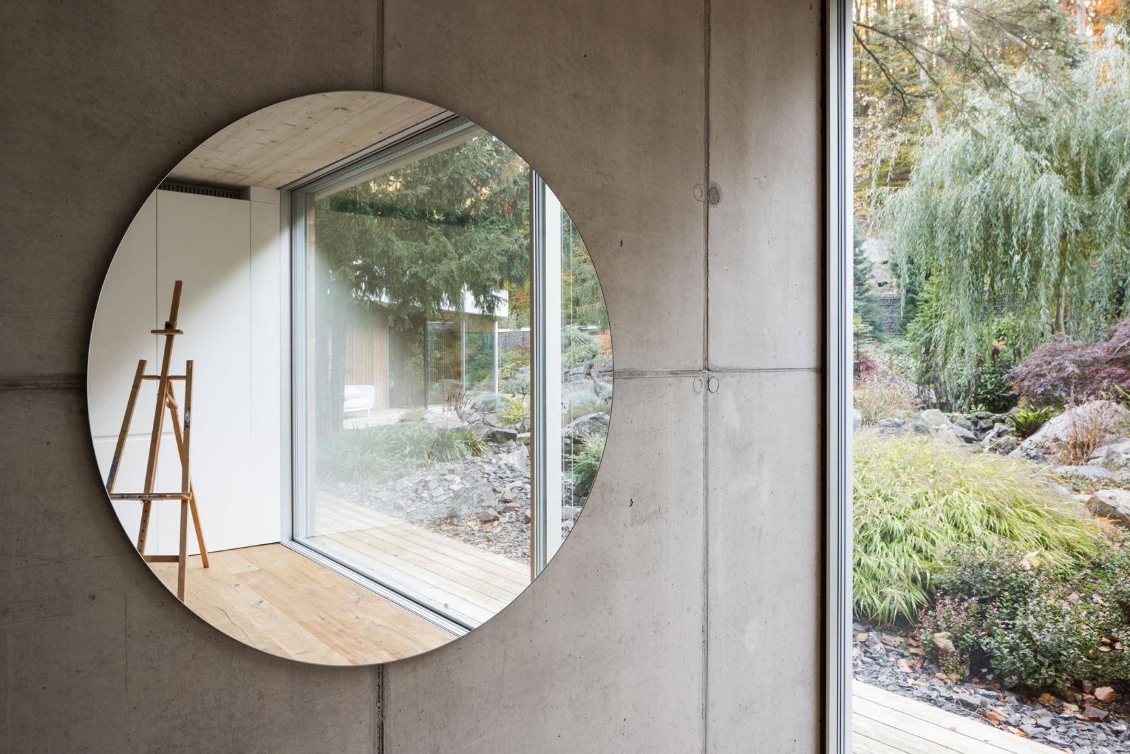 Casa Banánka por Paulíny Hovorka Architects. Fotografía por Matej Hakár.