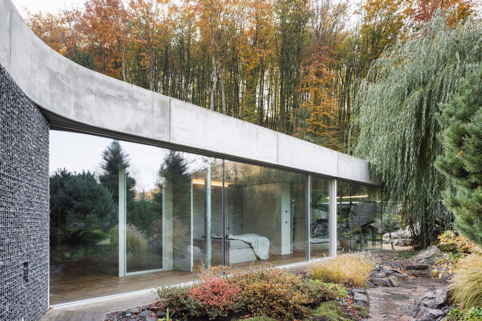 Casa Banánka por Paulíny Hovorka Architects. Fotografía por Matej Hakár.