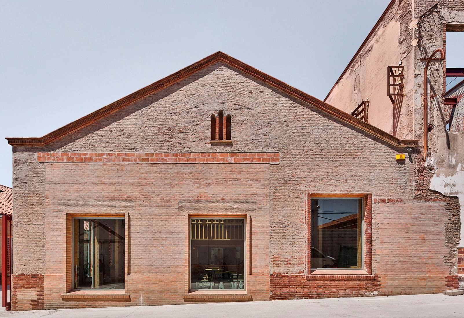 Rehabilitation of the Vapor Cortès - Prodis 1923 by Harquitectes. Photograph by Adrià Goula.