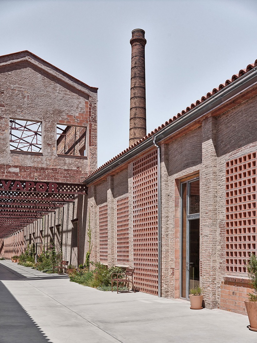 Renovation of the Vapor Cortès - Prodis 1923 by Harquitectes. Photograph by Adrià Goula.