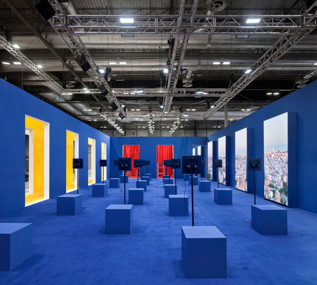 Pabellón para Barcelona en FITUR 2025 por Pineda Monedero + Jaime Prous Architects. Fotografía por Del Rio Bani.