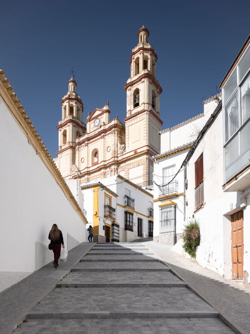 Regeneration of urban spaces in the historic center of Olvera by Estudio Acta. Photograph by Fernando Alda.