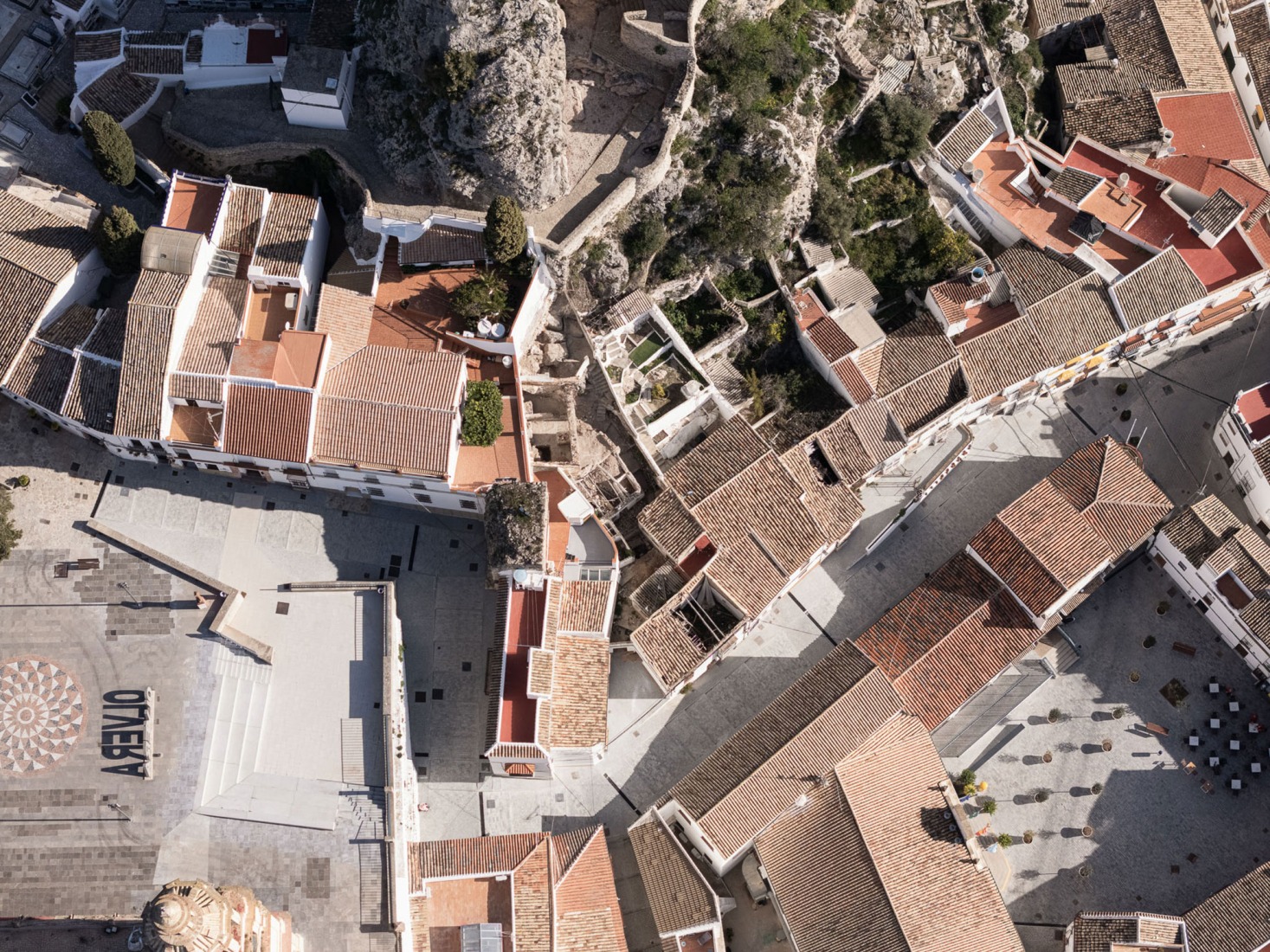 Regeneration of urban spaces in the historic center of Olvera by Estudio Acta. Photograph by Fernando Alda.