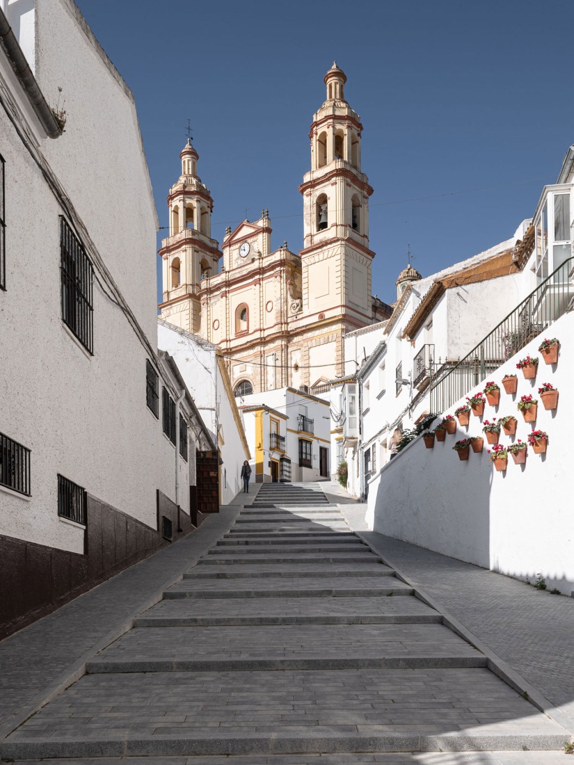 Regeneration of urban spaces in the historic center of Olvera by Estudio Acta. Photograph by Fernando Alda.
