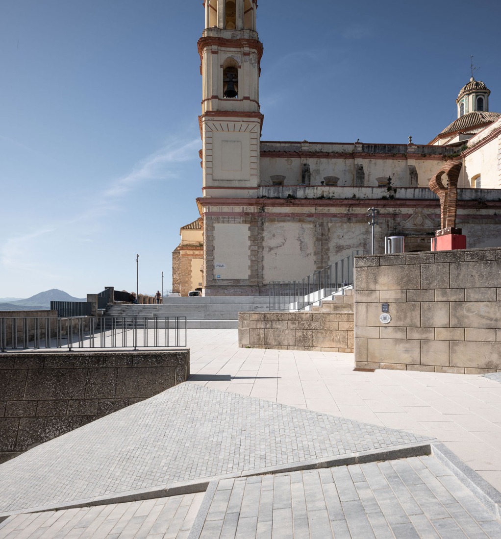 Regeneration of urban spaces in the historic center of Olvera by Estudio Acta. Photograph by Fernando Alda.